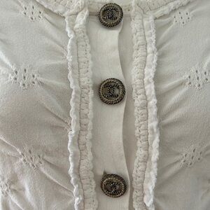 Authentic Chanel, famous desirable little white jacket big 5 cc buttons+2 medium